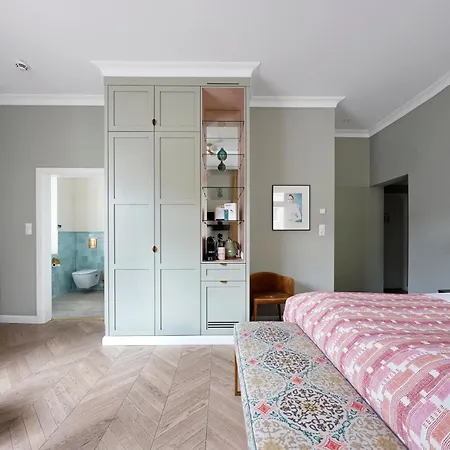 Numa Mozart Aparthotel 4*