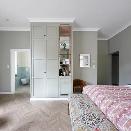 Numa Mozart Апарт-отель 4*